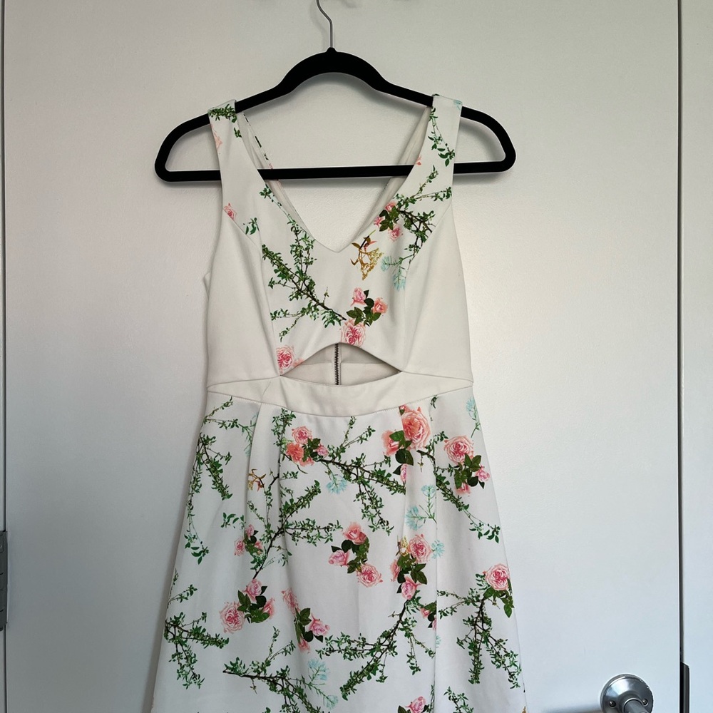 White Floral Sleeveless V-Neck Dress